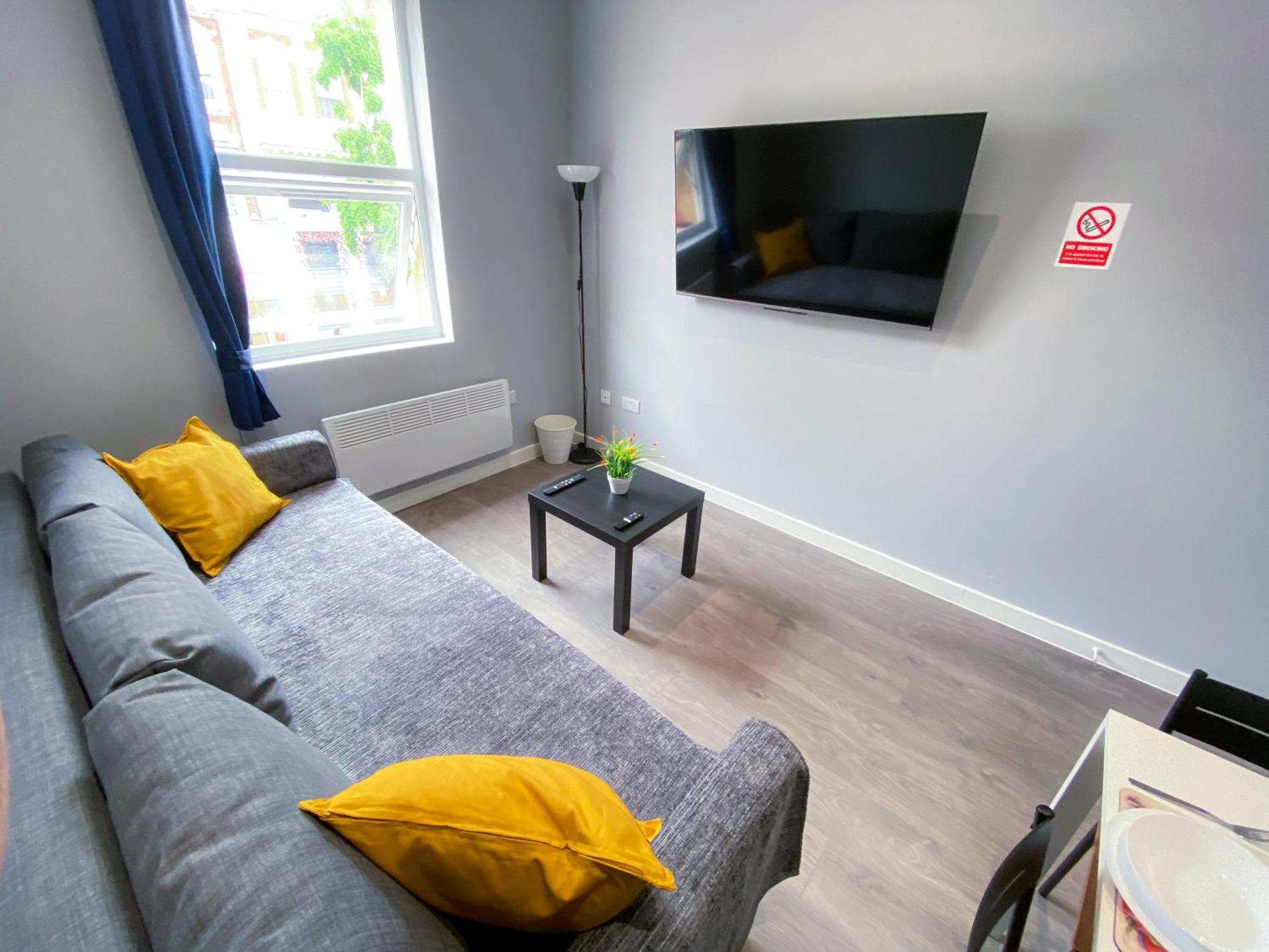 Modern 1 Bedroom Flat In Wood Green Londen Buitenkant foto
