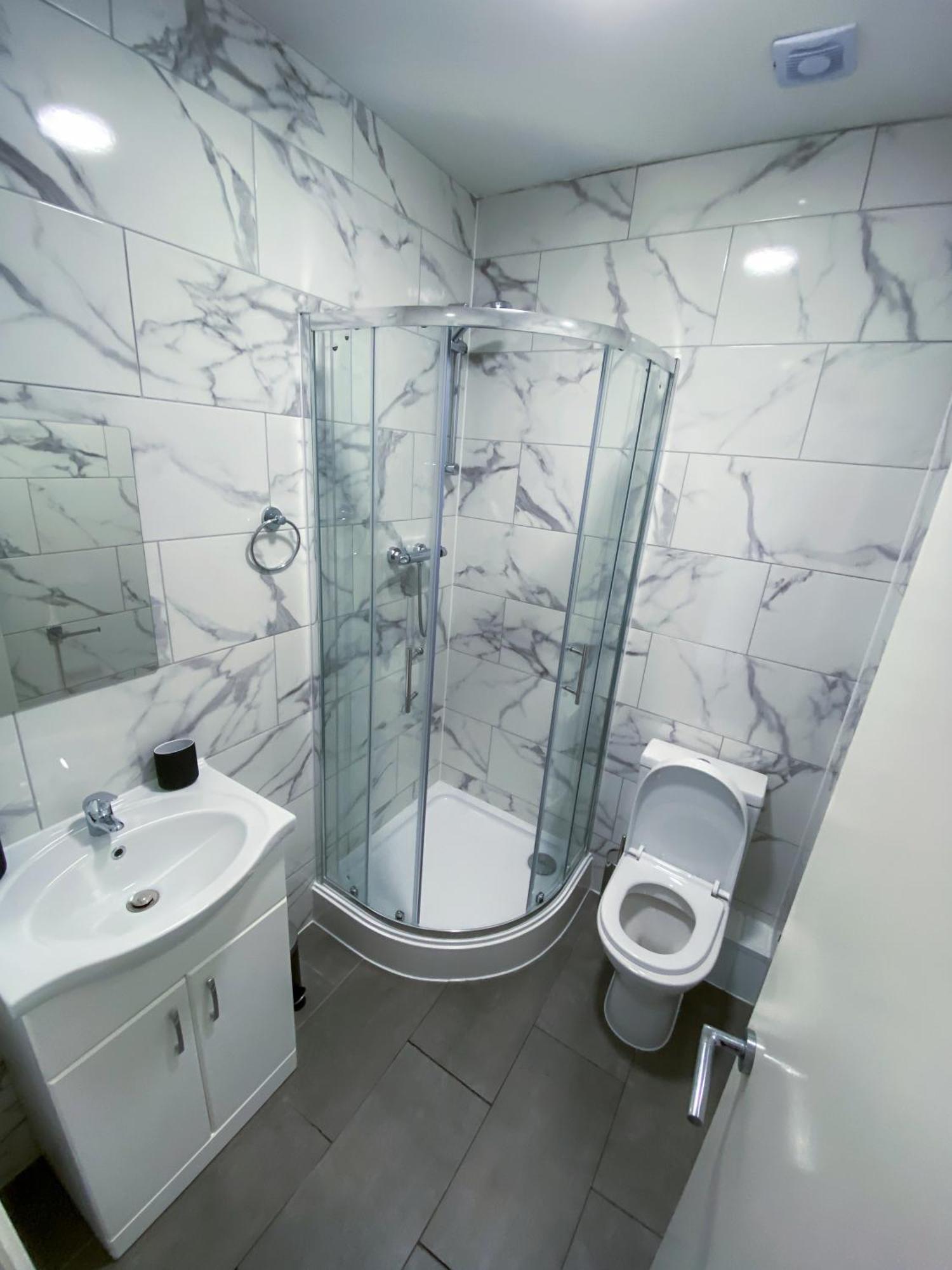 Modern 1 Bedroom Flat In Wood Green Londen Buitenkant foto
